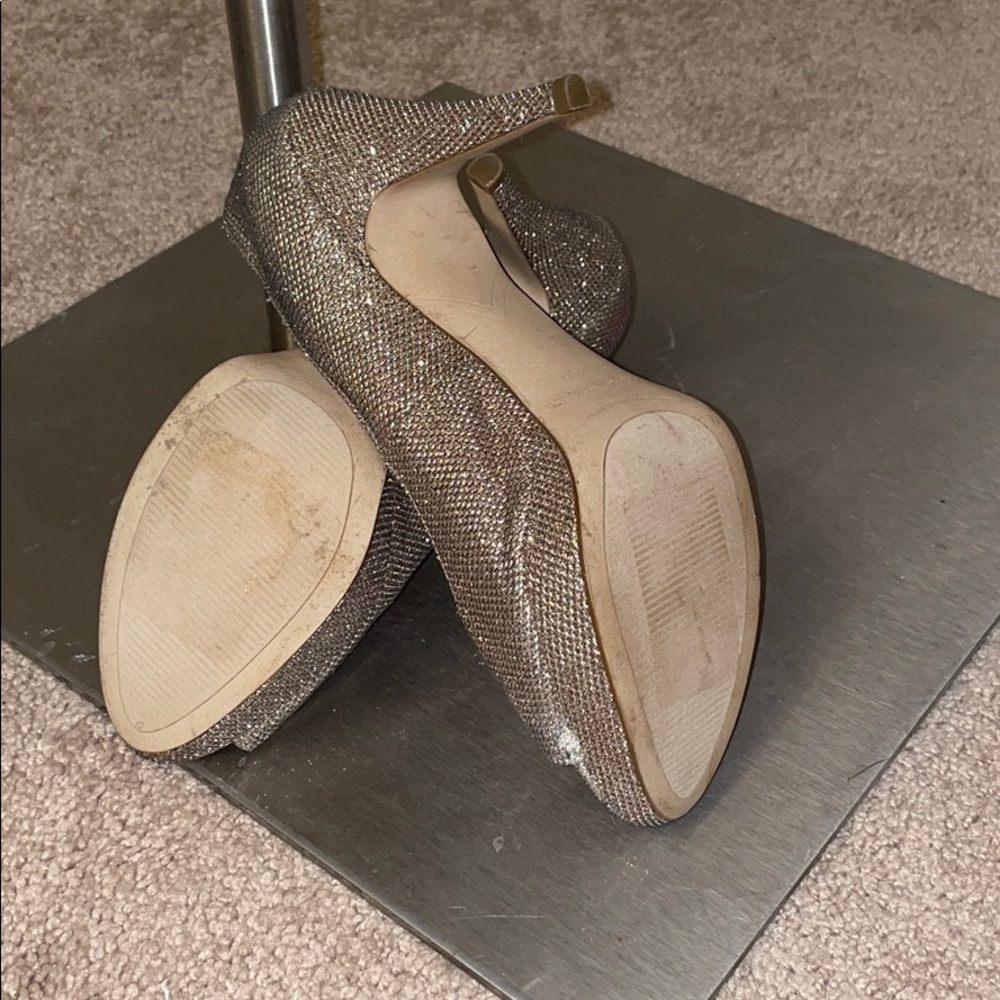 Light gold shimmery peep toe pumps - Picture 5 of 8